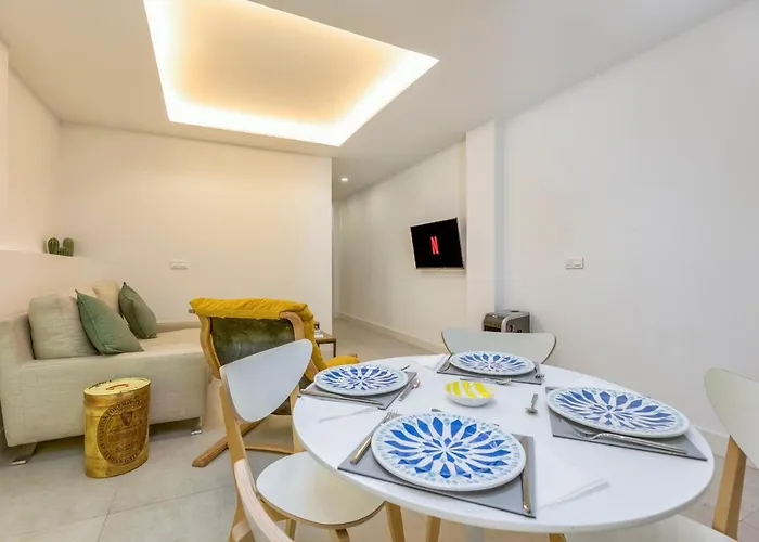 Casa Lola Centro フエンヒロラ